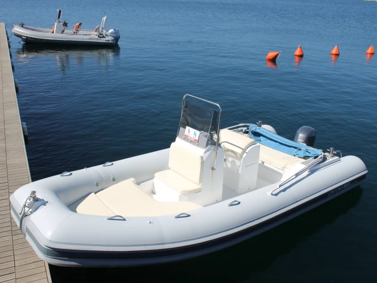 Wynajmij Gommonautica Gommonautica G48C w Arbatax