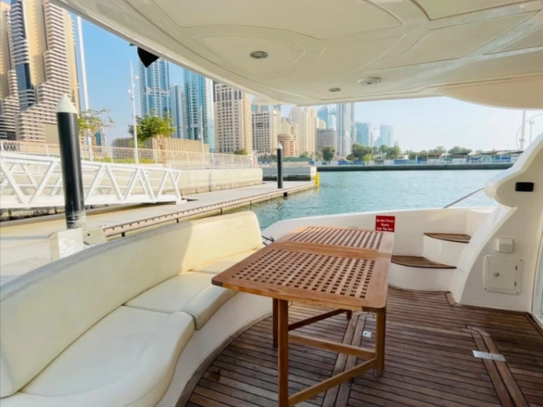 Wynajmij Luksusowy jacht z lub bez skippera Majesty Yachts w Dubai Marina