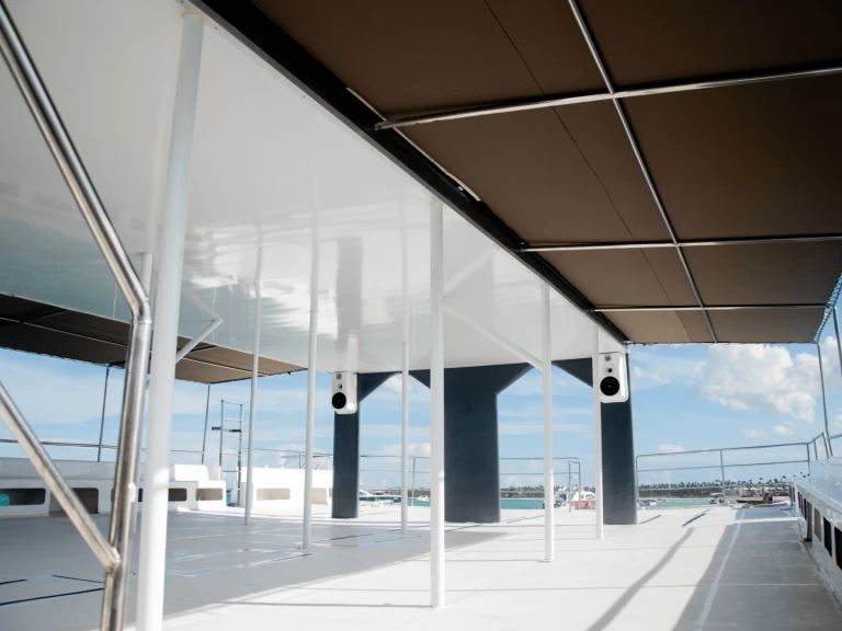 Wynajem Katamaran Custom Made z patentem 