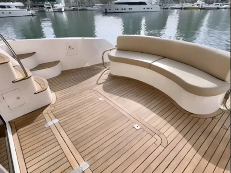Wynajmij Luksusowy jacht z lub bez skippera Majesty Yachts w Dubai Marina