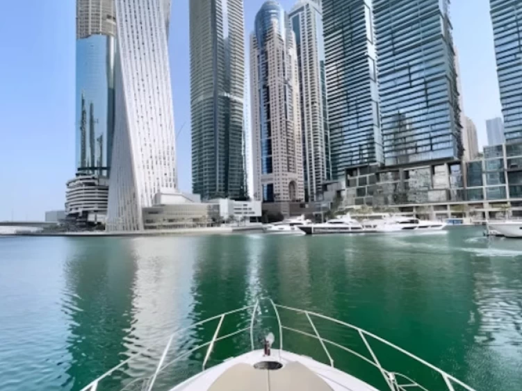 Luksusowy jacht do wynajmu w Dubai Marina w najlepszej cenie