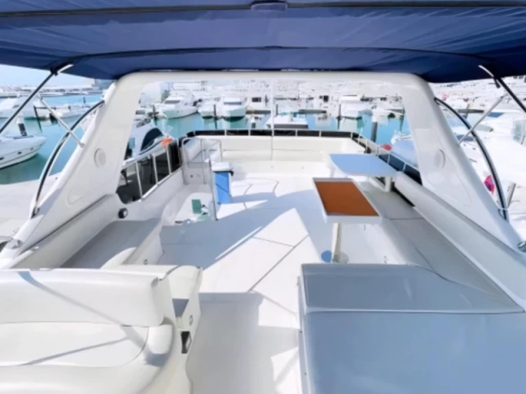 Wynajem Luksusowy jacht Majesty Yachts z patentem 