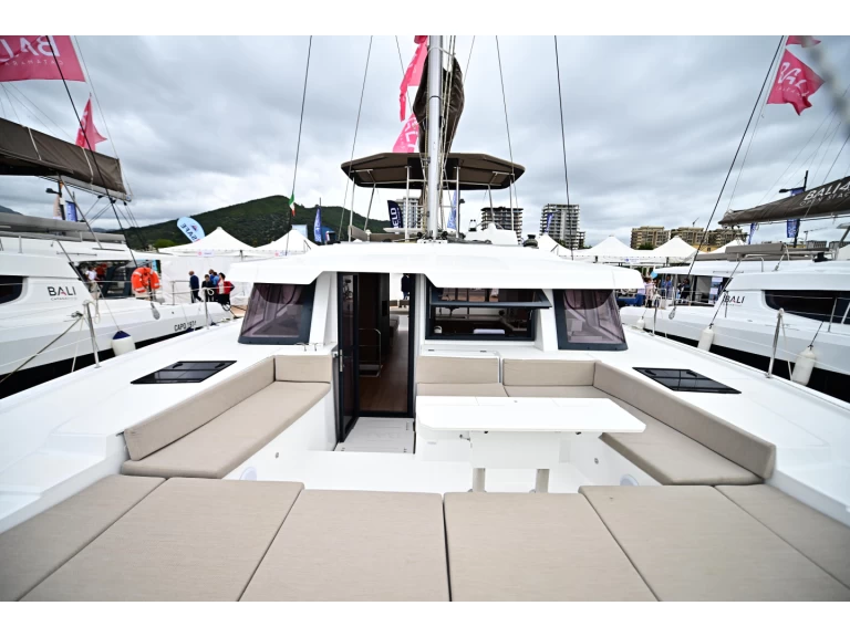 Wynajem Katamaran Bali z patentem 