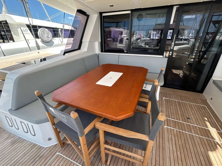 Cervetti Cervetti 44  między profesjonalistami a osobami prywatnymi w Salerno