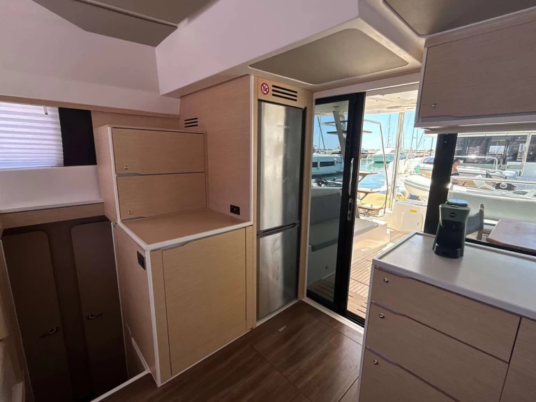 Cervetti Cervetti 44  między profesjonalistami a osobami prywatnymi w Salerno