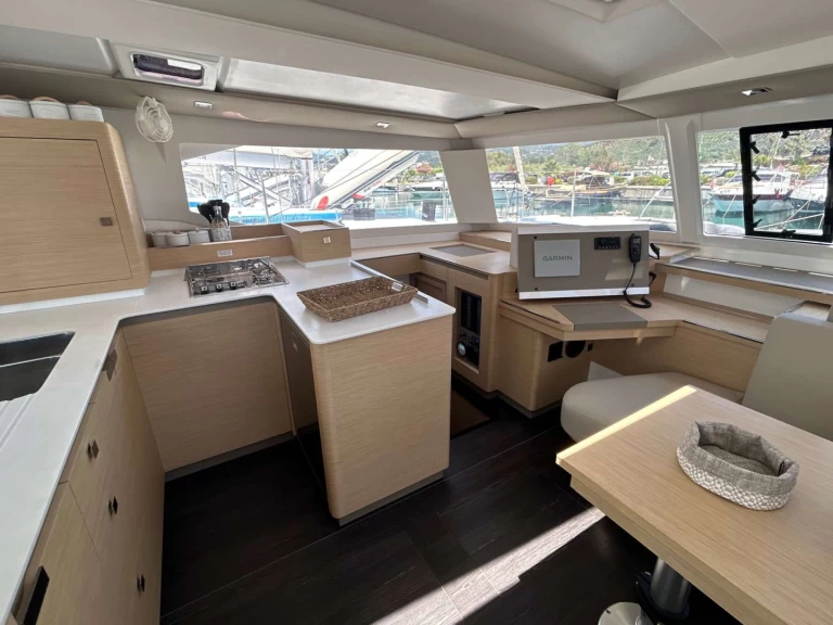 Wynajem w Salerno- Fountaine Pajot Astrea 42 na SamBoat