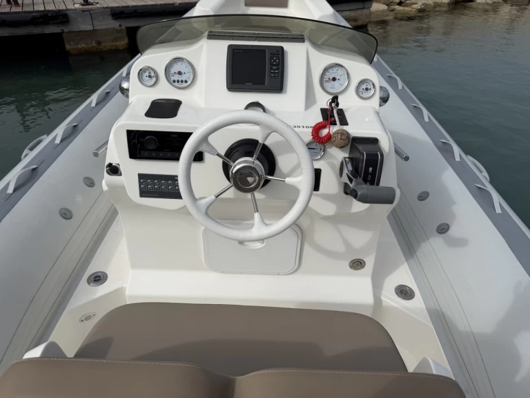 Master Master 699 między profesjonalistami a osobami prywatnymi w La Madrague