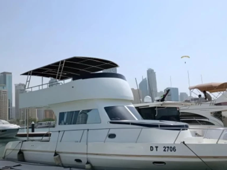 Wynajem Luksusowy jacht w Dubai Marina - Riviera 42 