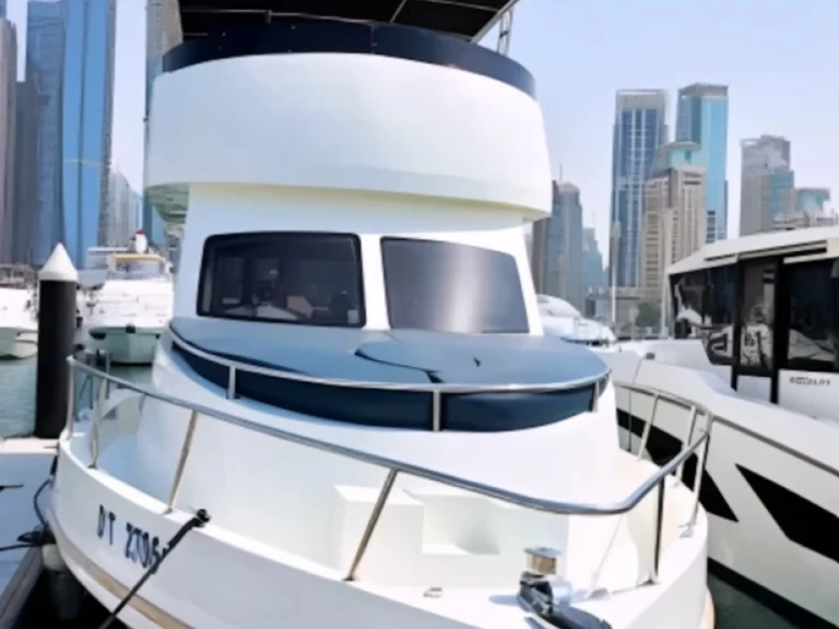 Wynajem łodzi Riviera 42  w Dubai Marina na SamBoat 