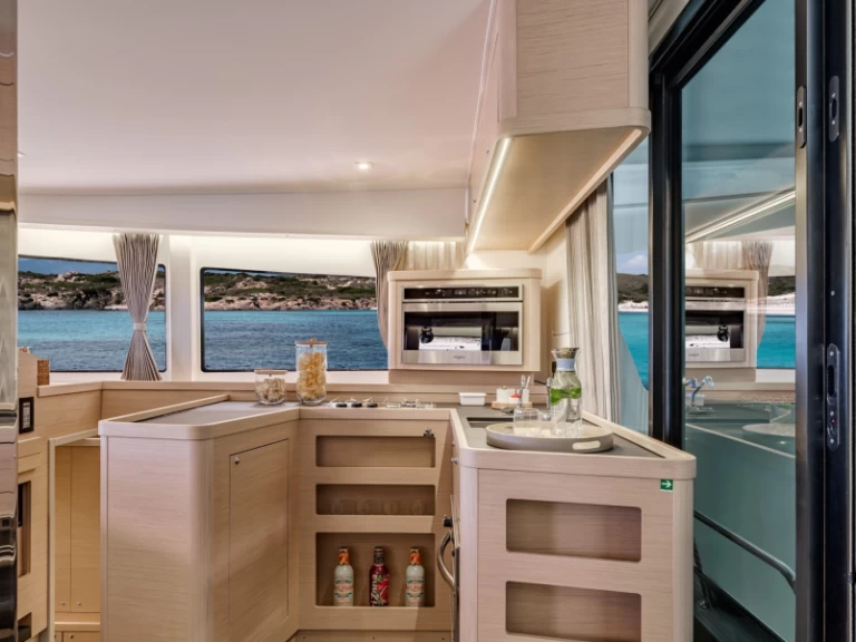 Katamaran do wynajmu w Olbia w najlepszej cenie