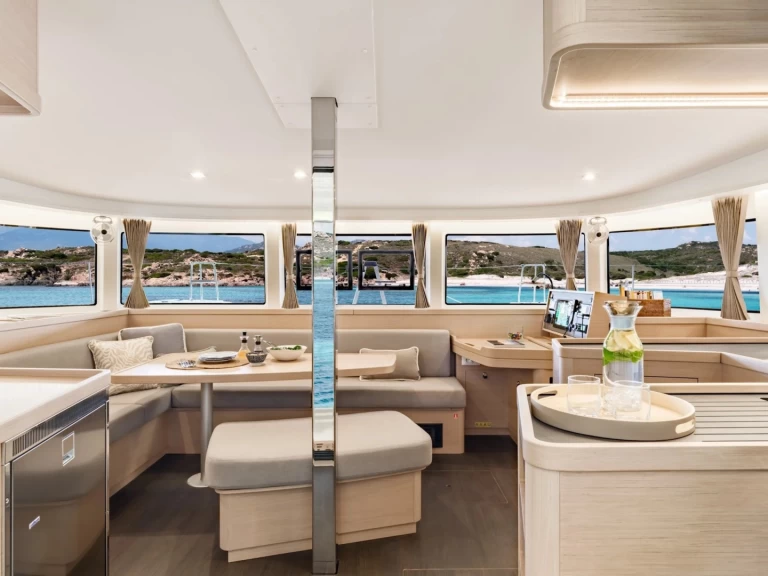 Wynajmij Katamaran z lub bez skippera Lagoon w Olbia