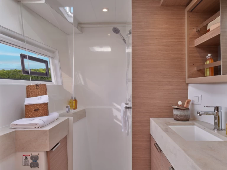 Wynajmij Katamaran z lub bez skippera Lagoon w Kaštela