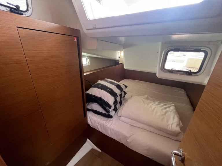 Wynajmij Jeanneau Sun Odyssey 440 w Sukosan