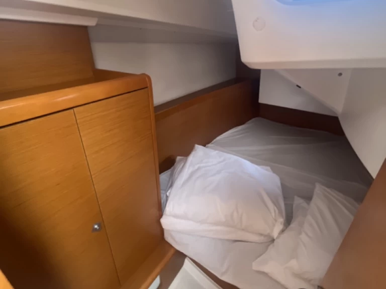 Jeanneau Sun Odyssey 349 między profesjonalistami a osobami prywatnymi w Sukosan