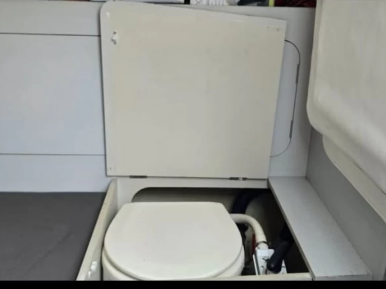 Bénéteau Flyer 6 Grand Prix między profesjonalistami a osobami prywatnymi w Port de Cannes Marina