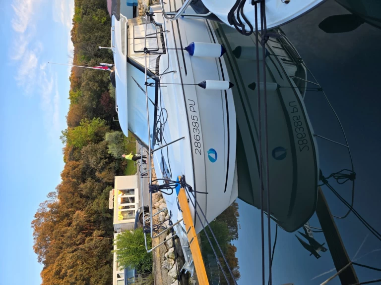 Jeanneau Merry Fisher 795 Series2 między profesjonalistami a osobami prywatnymi w Pula