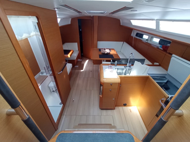 Wynajmij Jeanneau Sun Odyssey 409 w Lefkáda