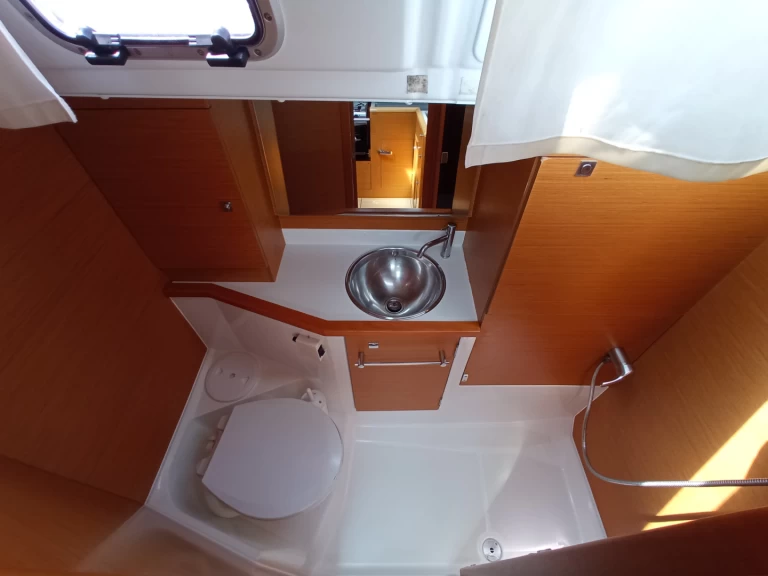 Wynajmij Żaglowiec z lub bez skippera Jeanneau w Lefkáda