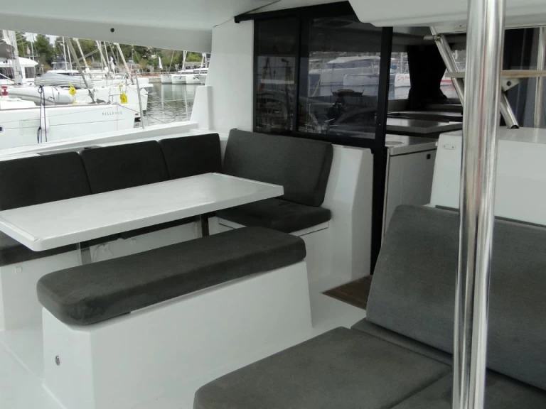 Wynajmij Fountaine Pajot Astrea 42 w Gouvia