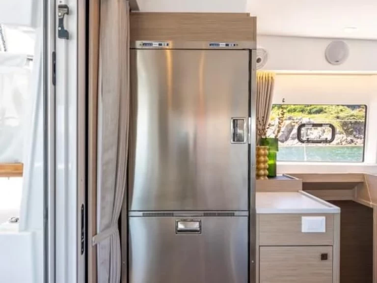 Lagoon Lagoon 43 między profesjonalistami a osobami prywatnymi w Trapani