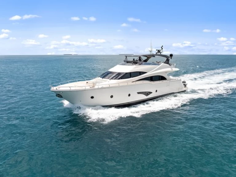 Wynajem łodzi Key West tanio Marquis 720 Flybridge