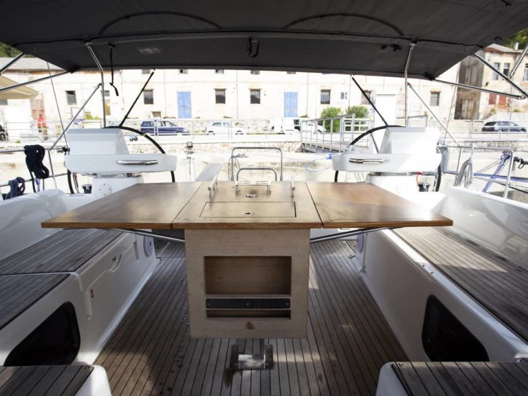 Wynajem Żaglowiec Dufour z patentem 