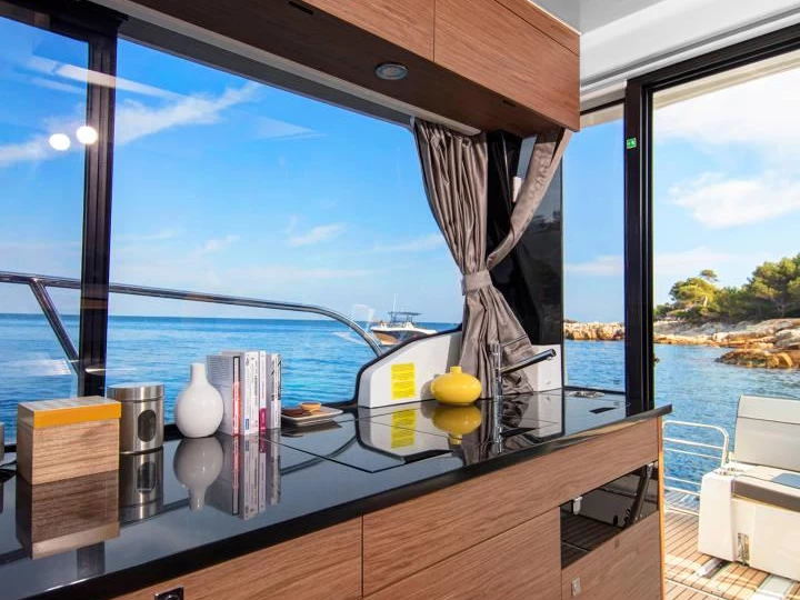 Wynajem Motorówka Jeanneau z patentem 