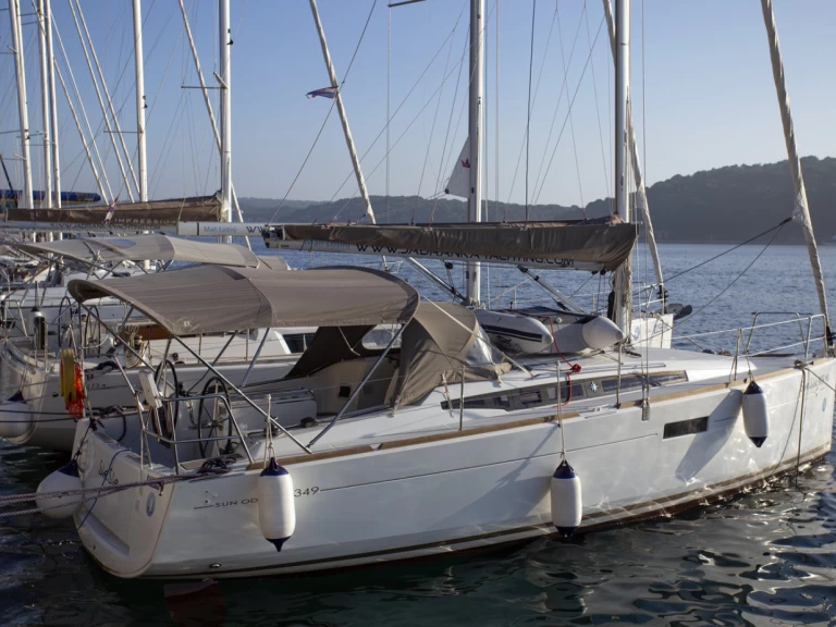 Wynajmij Jeanneau Sun Odyssey 349 w Pula