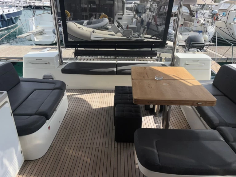 Lagoon Lagoon 50 między profesjonalistami a osobami prywatnymi w Lefkáda