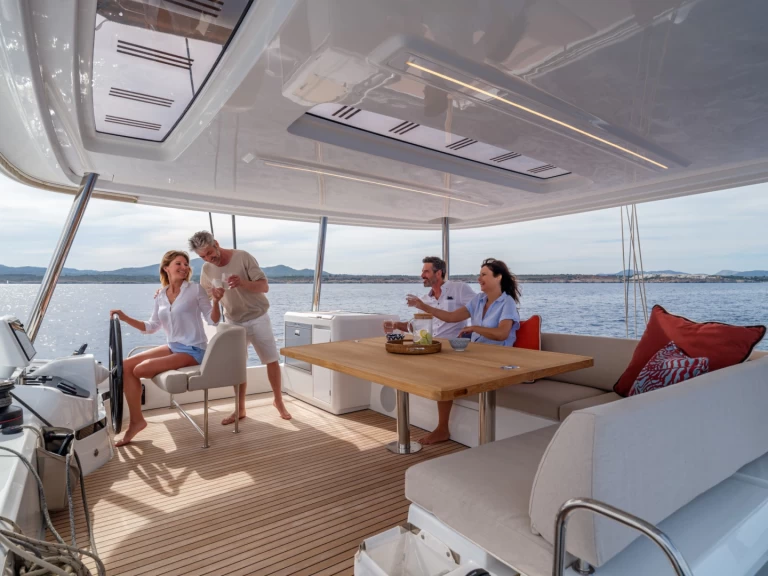 Lagoon Lagoon 55 - 4 + 2 cab. między profesjonalistami a osobami prywatnymi w Kaštela