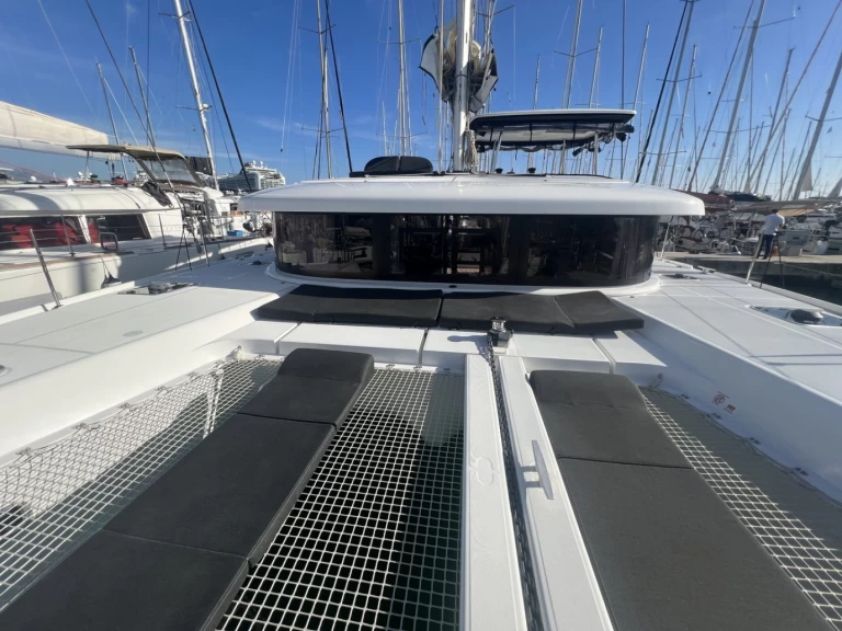 Wynajem Katamaran Lagoon z patentem 