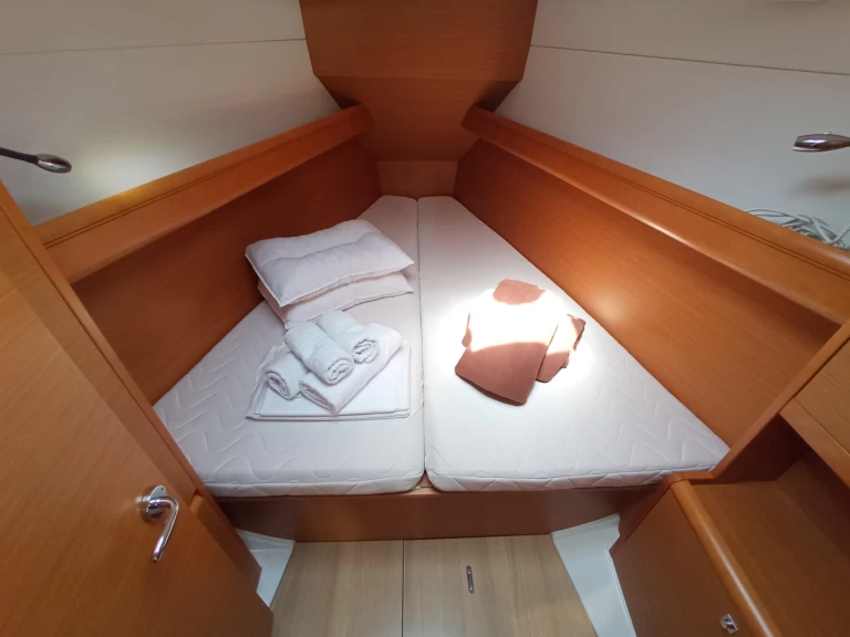 Wynajmij Jeanneau Sun Odyssey 379 w Lefkáda