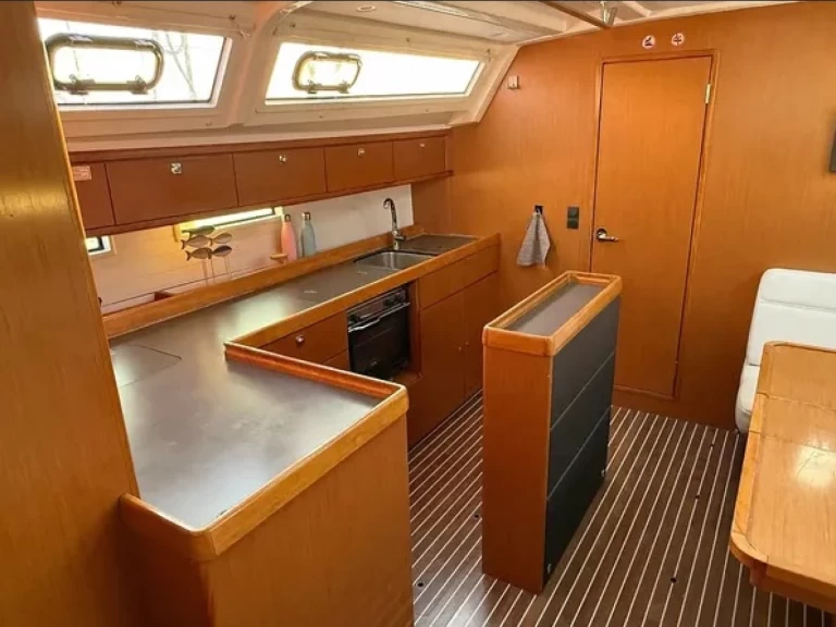 Bavaria Cruiser 46 między profesjonalistami a osobami prywatnymi w Preveza