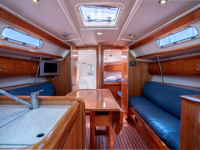 Bavaria Bavaria 36 Cruiser między profesjonalistami a osobami prywatnymi w Trogir