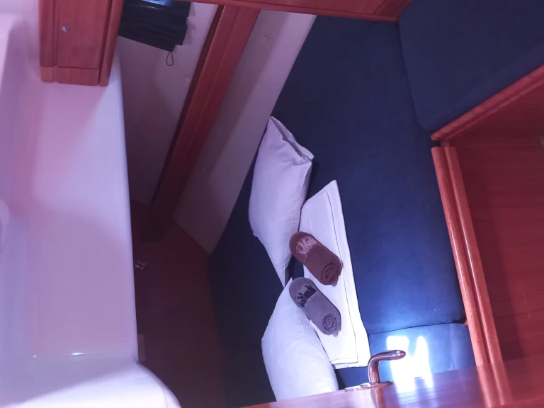 Wynajem Żaglowiec Bavaria z patentem 