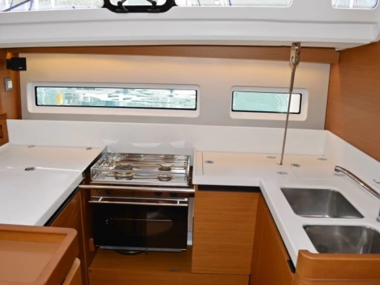 Wynajmij Żaglowiec z lub bez skippera Jeanneau w Sukosan