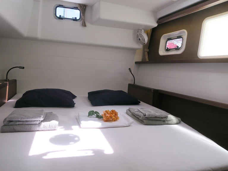 Lagoon Lagoon 450 między profesjonalistami a osobami prywatnymi w Port-Haliguen