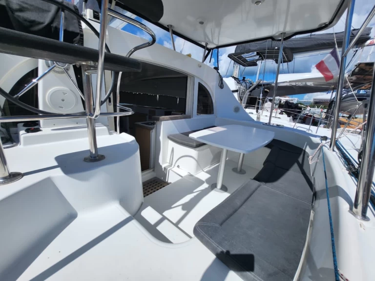 Wynajmij Katamaran z lub bez skippera Bénéteau w Bas du Fort