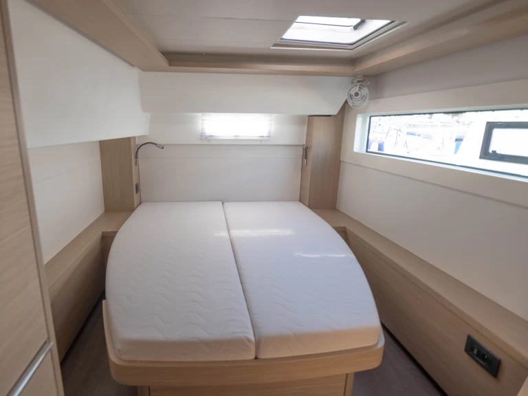 Wynajem Katamaran Lagoon z patentem 