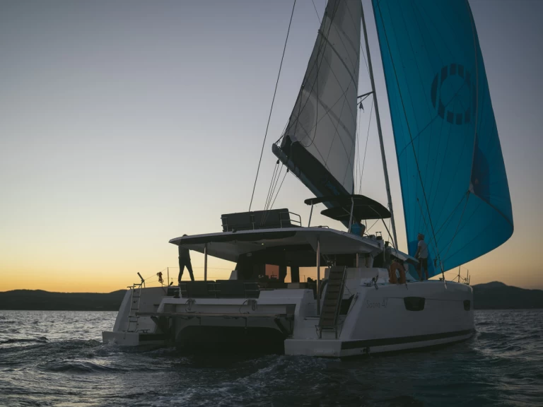 Wynajem Katamaran Fountaine Pajot z patentem 