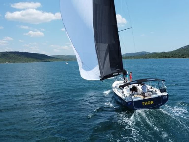 Wynajmij Żaglowiec z lub bez skippera Elan w Split