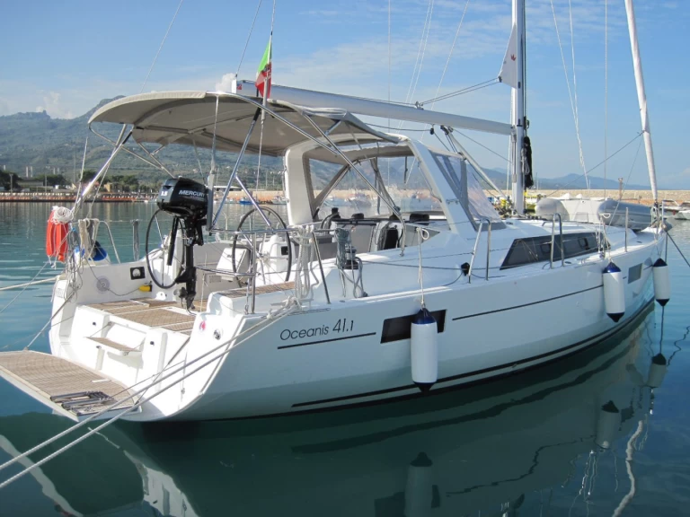 Wynajmij Bénéteau Oceanis 41.1 w Capo d'Orlando