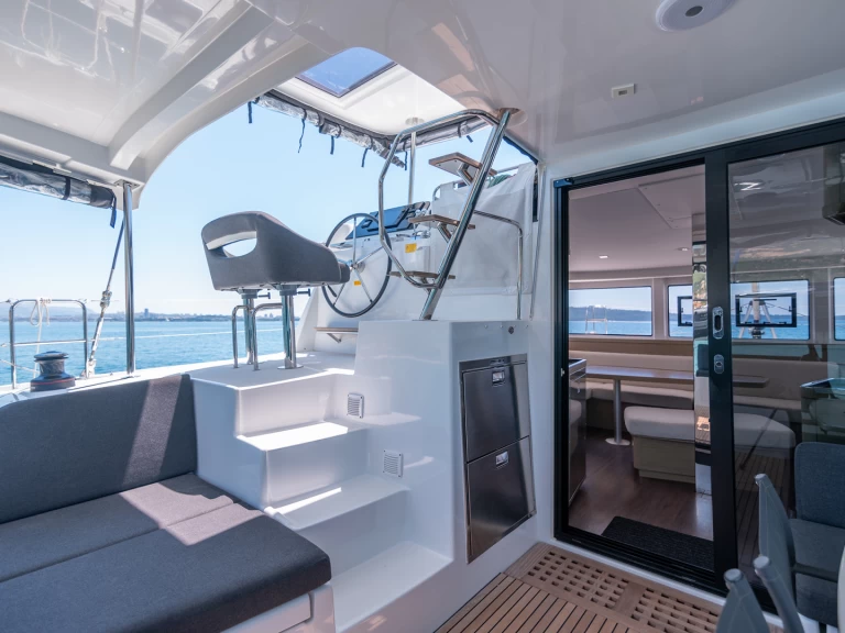 Wynajem Katamaran Lagoon z patentem 