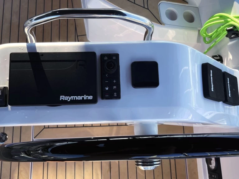 Elan Elan E6 między profesjonalistami a osobami prywatnymi w Split