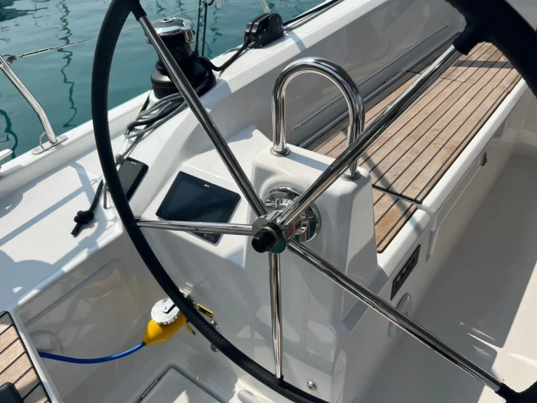 Bénéteau Oceanis 40.1 między profesjonalistami a osobami prywatnymi w Capo d'Orlando