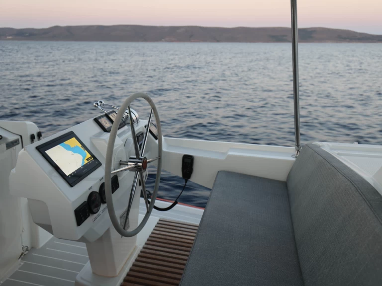Fountaine Pajot Fountaine Pajot 47 TANNA LUX (GEN,AC,WATERMAKER) między profesjonalistami a osobami prywatnymi w Lefkáda
