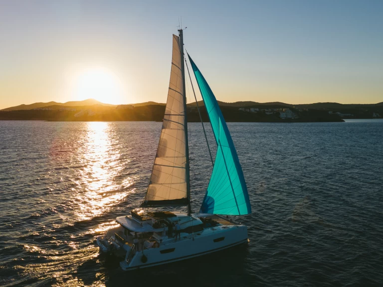 Wynajem łodzi Lavrio tanio Fountaine Pajot 47 SAONA LUX (GEN,AC,WATERMAKER)