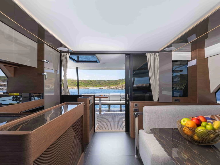 Wynajmij Motorówka z lub bez skippera Prestige w Cugnana Verde