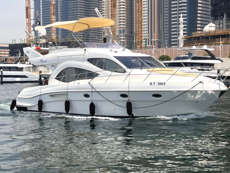 Motorówka do wynajmu w Dubai Marina w najlepszej cenie