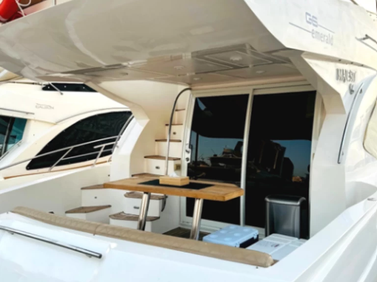 Wynajmij Gulf Craft - Majesty Yachts Majesty 44 w Dubai Marina
